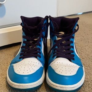 Air Jordan’s mid hornets